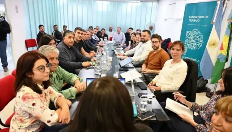 El Gobierno de la Provincia ofreció un aumento del 3 por ciento en octubre y 3 en noviembre